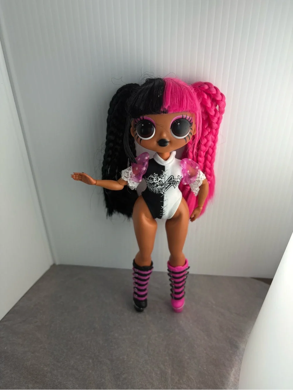 L.O.L. Surprise OMG Remix Rock Metal Chick Doll Clothes and Boots